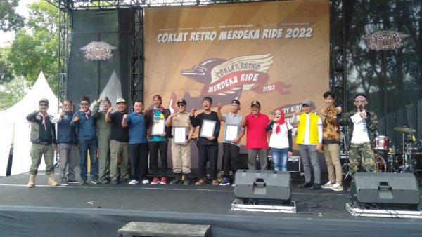 Pada Even Coklat Retro Merdeka Ride, Empat ‘Pahlawan’ Lingkungan Mendapatkan Penghargaan