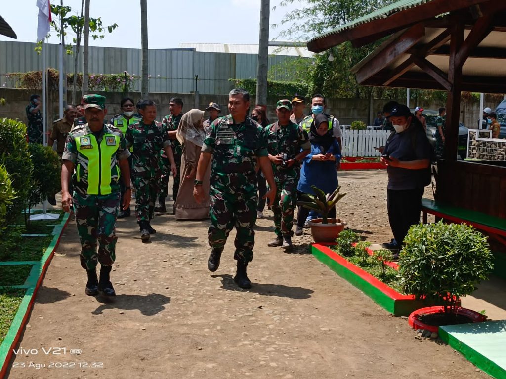 Pangdam III/Siliwangi Kunjungi Posko Sektor 4/Majalaya Satgas Citarum Harum