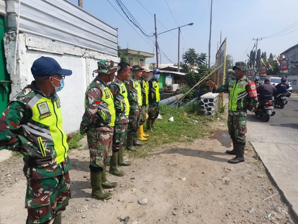 Cegah Sampah Terbawa Hanyut ke Sungai Citarum