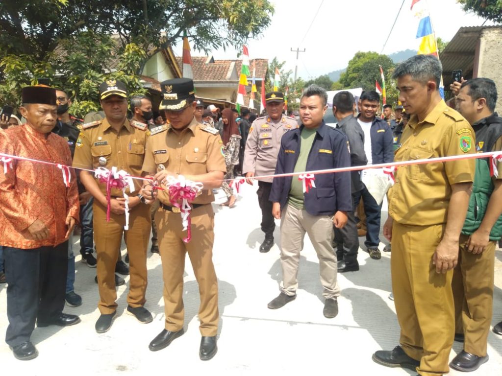 Bupati Bandung Perhatikan Akses Jalan Antar Desa dan Kecamatan