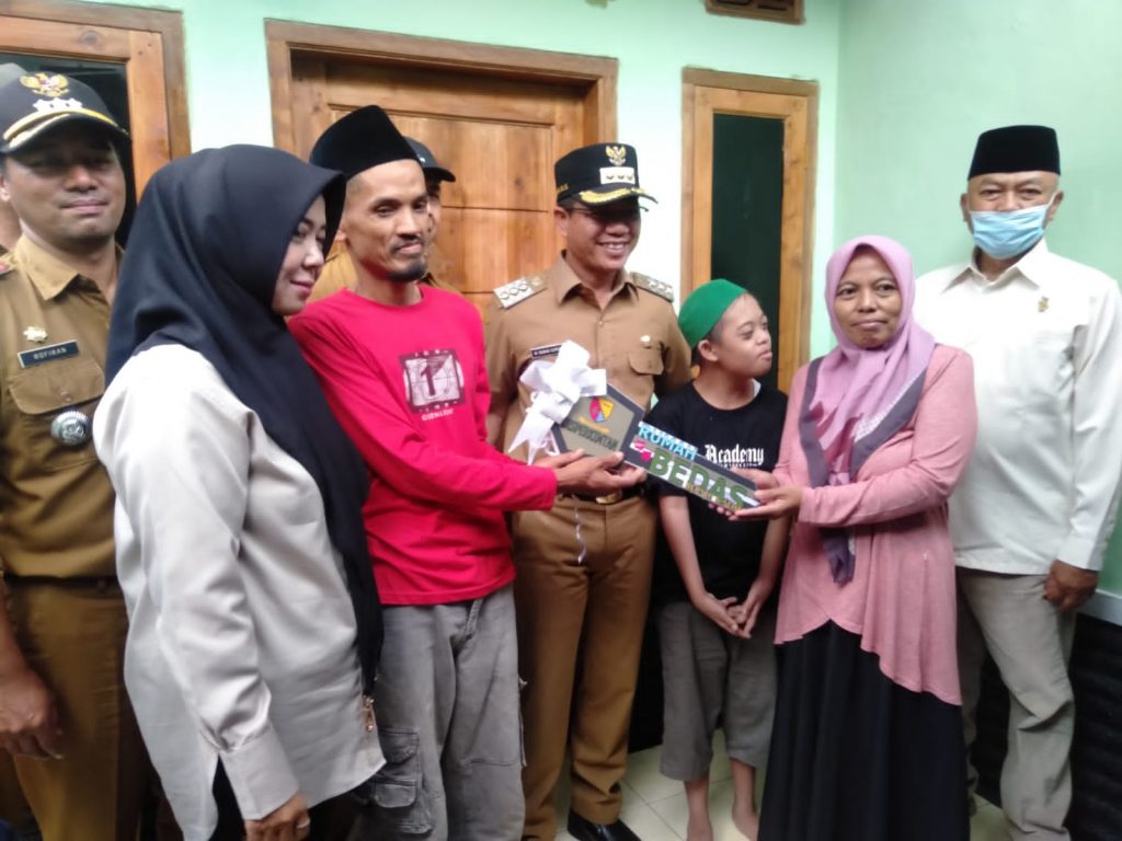 Diresmikan Bupati Bandung, Euis Miliki Rumah Layak Huni