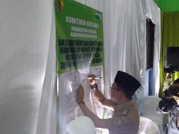 Bupati Bandung Tandatangani Komitmen Bersama Stop Buang Air Besar Sembarangan