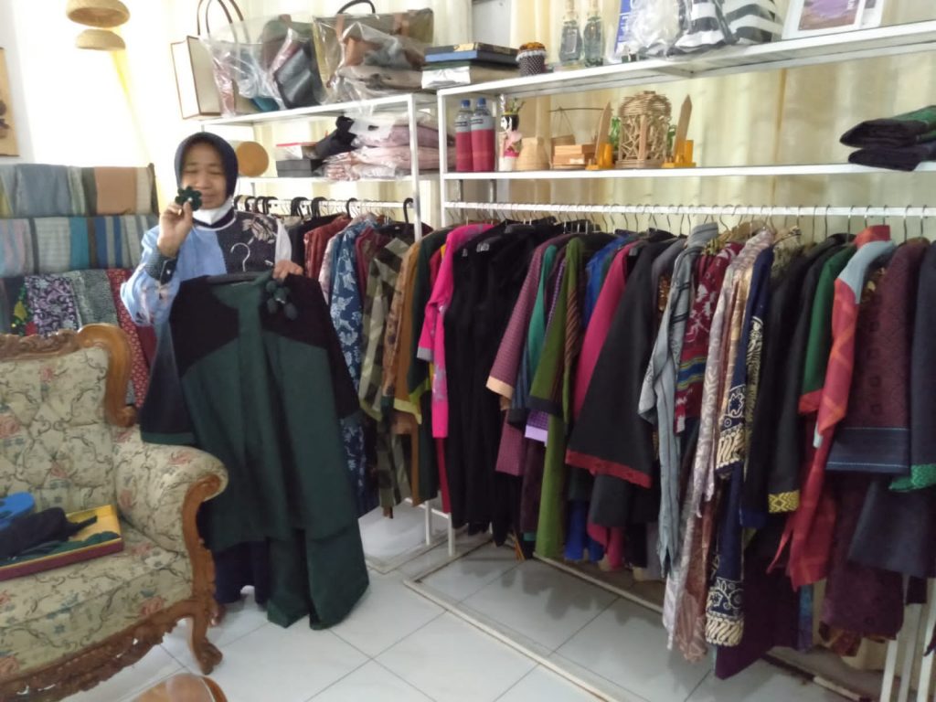 Kain Sarung Jadi Pakaian Bakal Dipamerkan di Jepang