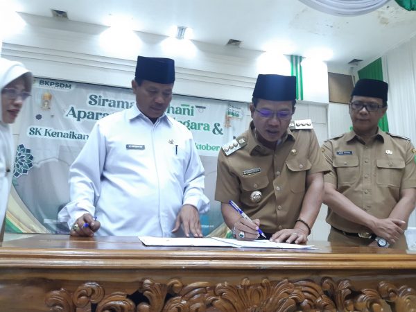Pemkab Bandung dan Kemenag Laksanakan MoU Tertib Administrasi Kependudukan