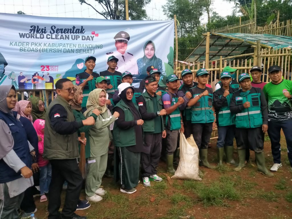 Aksi Serentak World Clean Up Day PKK Kabupaten Bandung