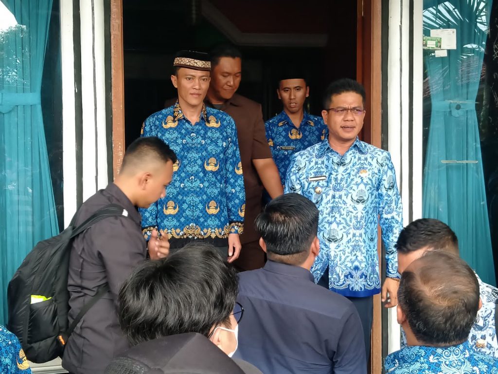 Temui Tokoh Masyarakat dan Perangkat Desa di Kec. Pameungpeuk, Bupati Bahas Program Prioritas