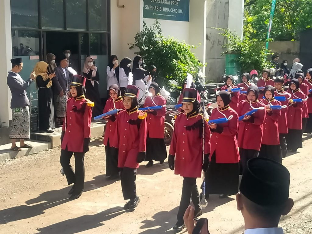 Marching Band MAN 2 Bandung Semarakkan Peringatan Hari Santri Nasional