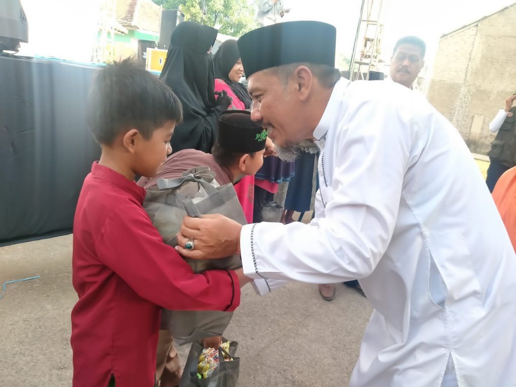 Langensari Bersholawat Santuni 114 Anak Yatim dan Jompo