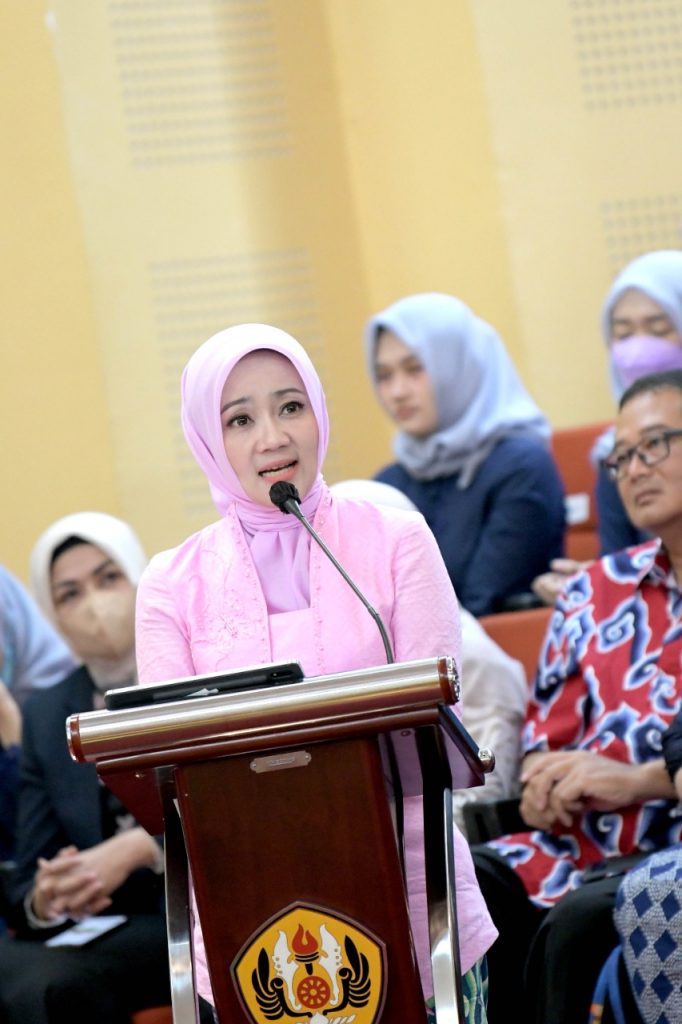 Atalia Raih Gelar Doktor Ilmu Komunikasi dengan Predikat “Cum Laude”
