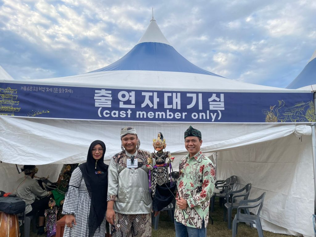 Wayang Golek Tampil, Bupati Bandung Hadiri Baekje Cultural Festival ke-68 di Korsel