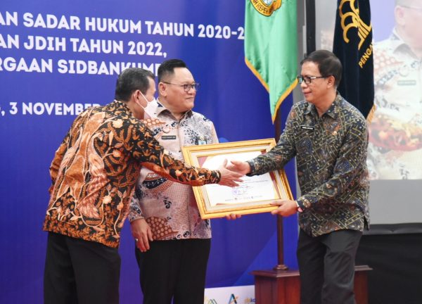 Terkait Desa Sadar Hukum, Bupati Bandung Raih Penghargaan dari Kemenkumham