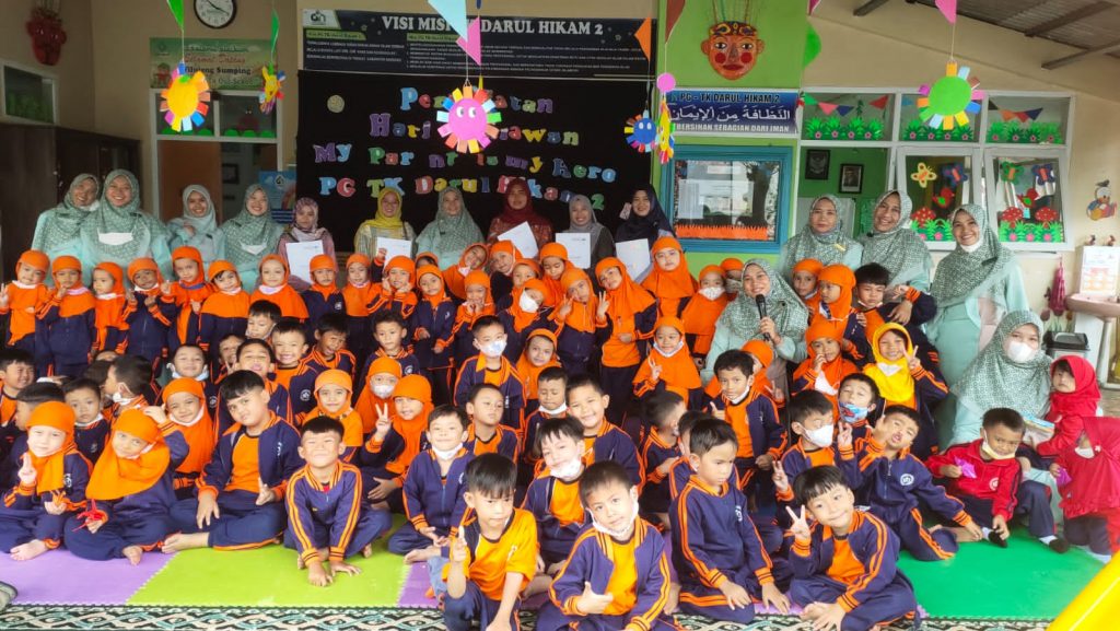 Orang Tua Jadi Sosok Pahlawan Dalam Keluarga
