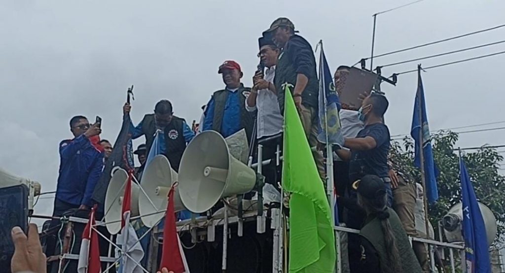 Hadir di Tengah-tengah Para Buruh, Bupati Bandung Dinobatkan ‘Bapak Buruh’