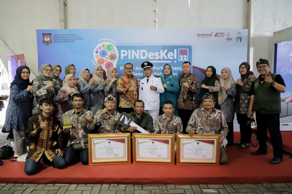 Bupati Bandung Raih Penghargaan Upakarya Wanua Nugraha
