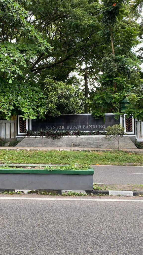 Lambang Burung Garuda yang Rusak di Depan Pemkab Bandung Akan Diganti yang Baru
