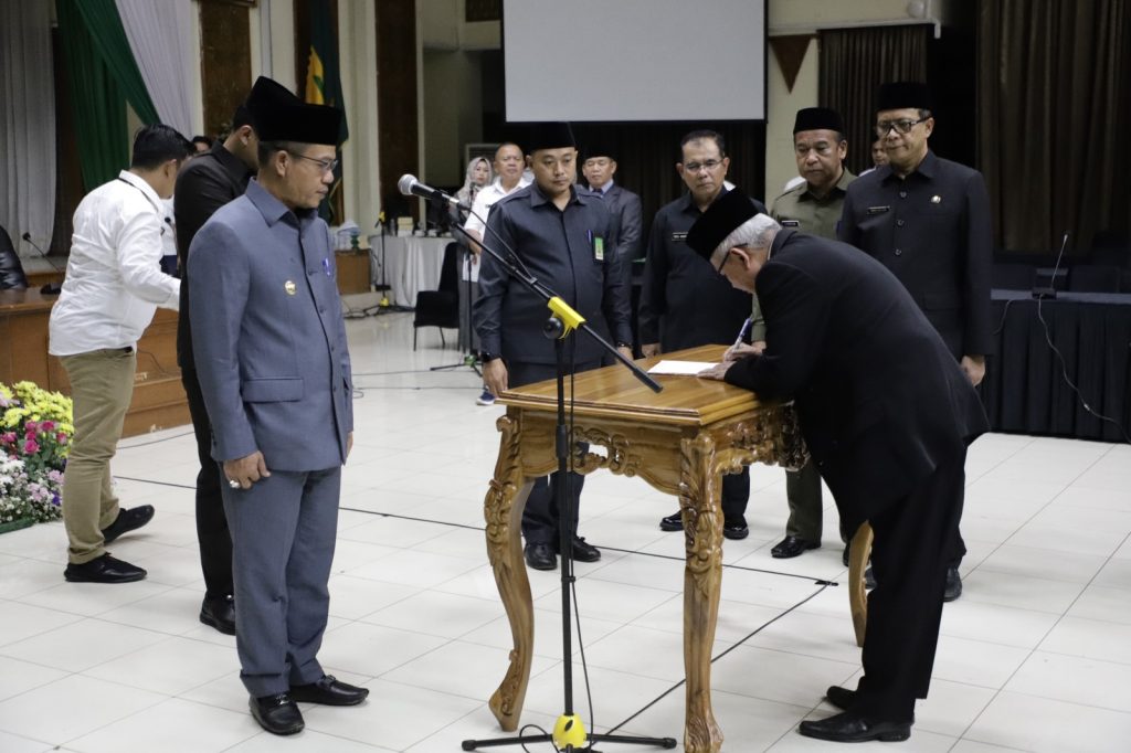 Bupati Kukuhkan Dewan Pendidikan Kab Bandung