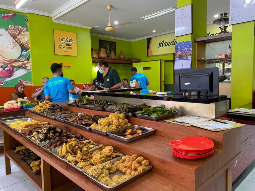 Warung Nasi Ibu Imas, Sang Pemilik Karedok Leunca Legendaris