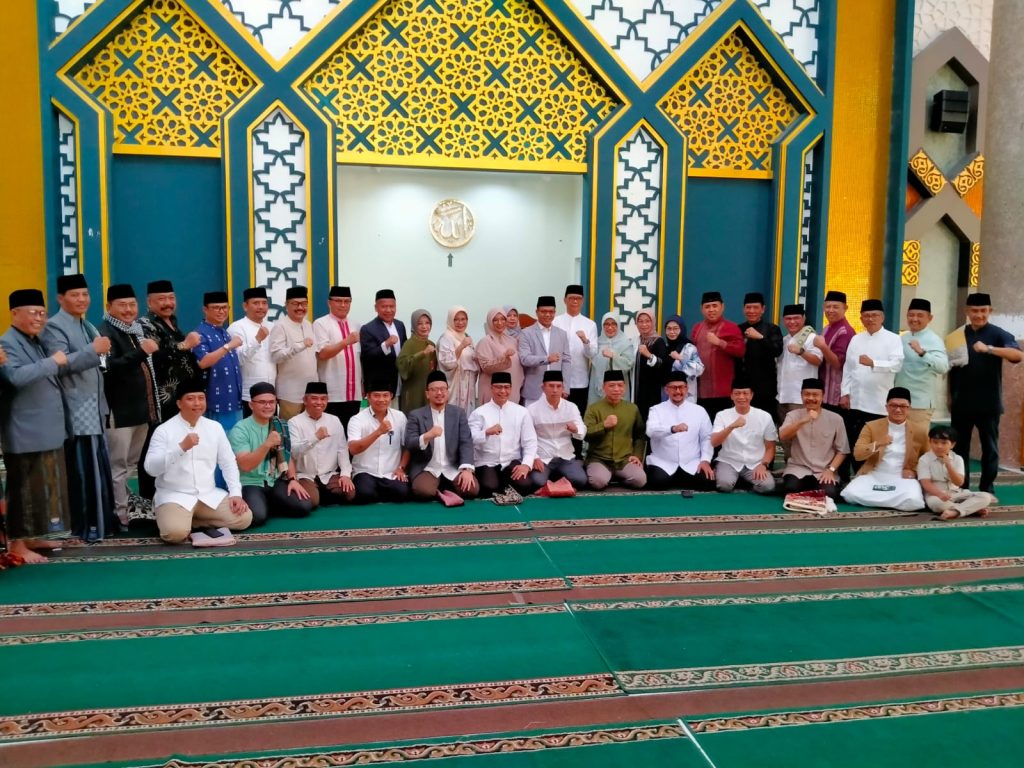 Bupati Bandung Sholat Id di Masjid Al Fathu