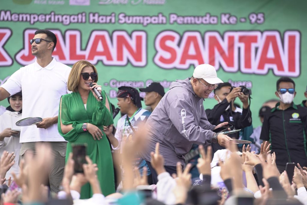 Peserta Jalan Santai dan Senam Bedas Padati Lapang Bola Banjarsari, H Cucun: Kemenangan Sudah di Depan Mata