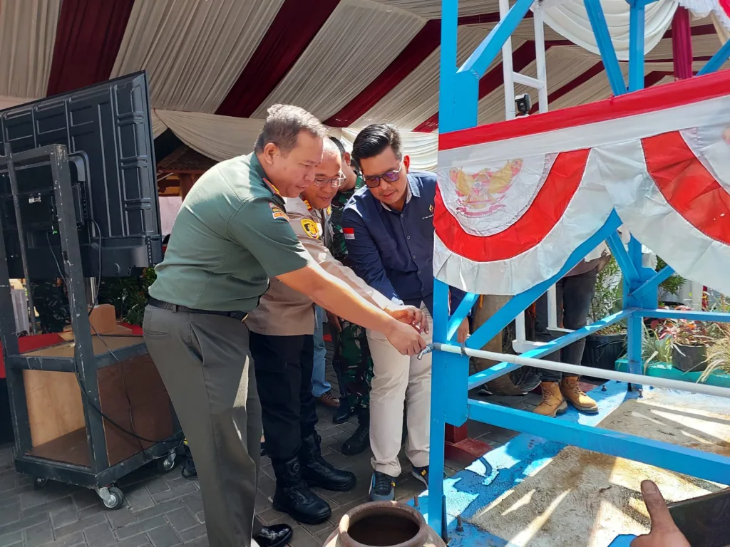 Bersama Geo Dipa, TNI AD Manunggal Air Salurkan Kebutuhan Air Bersih untuk Warga 
