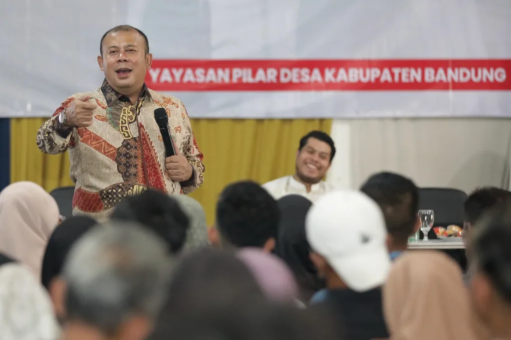 Wakil Ketua DPR RI Saksikan Deklarasi Ratusan Warga Kab Bandung Siap Perangi Judol dan Pinjol Ilegal