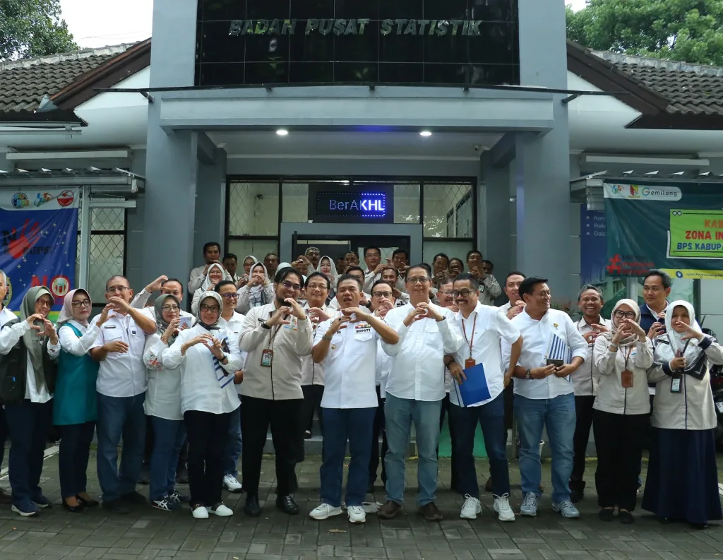Komitmen tentang Akurasi dan Kualitas Data, Bupati Bandung Terima Penghargaan BPS
