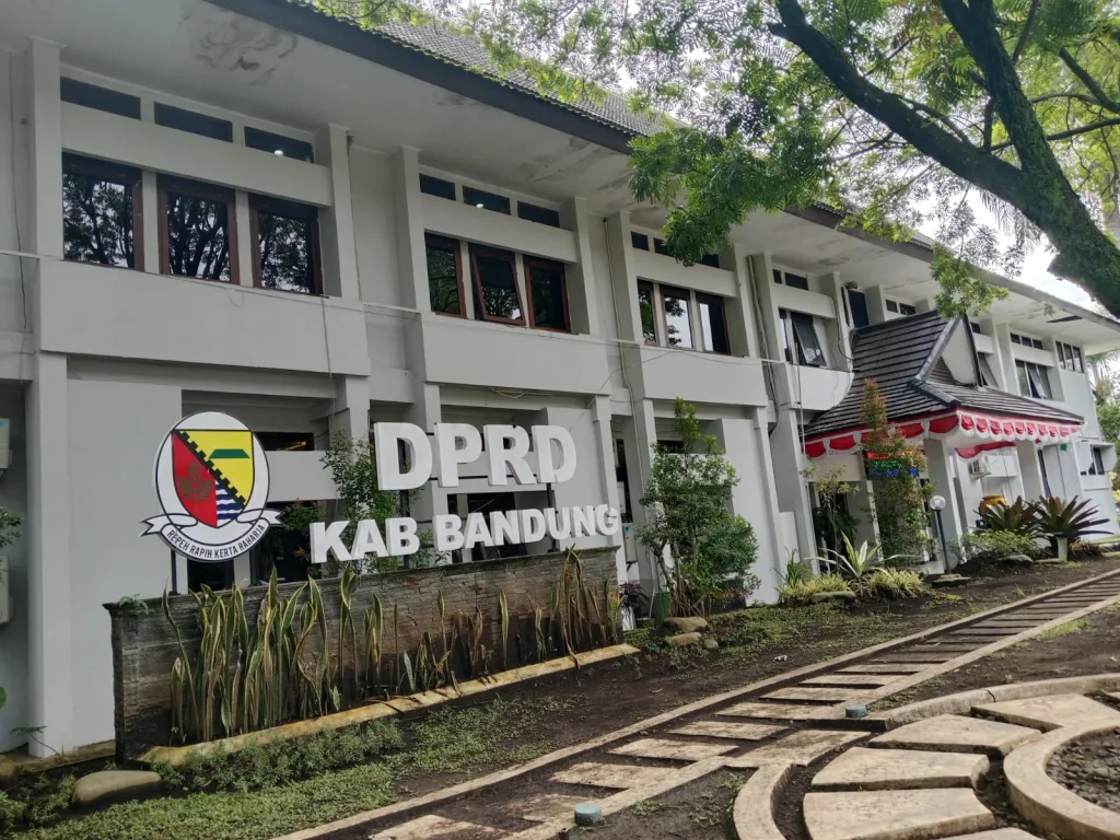 Ironis! Anggota DPRD Kab Bandung ‘Pelesiran’ di Tengah Instruksi Presiden Efisiensi Anggaran