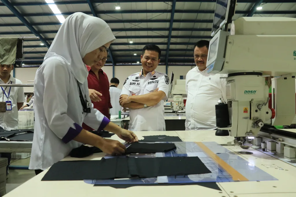 Realisasikan Program 50 Ribu Pekerja dan Wirausaha, Bupati Bandung Gelar Factory Tour 