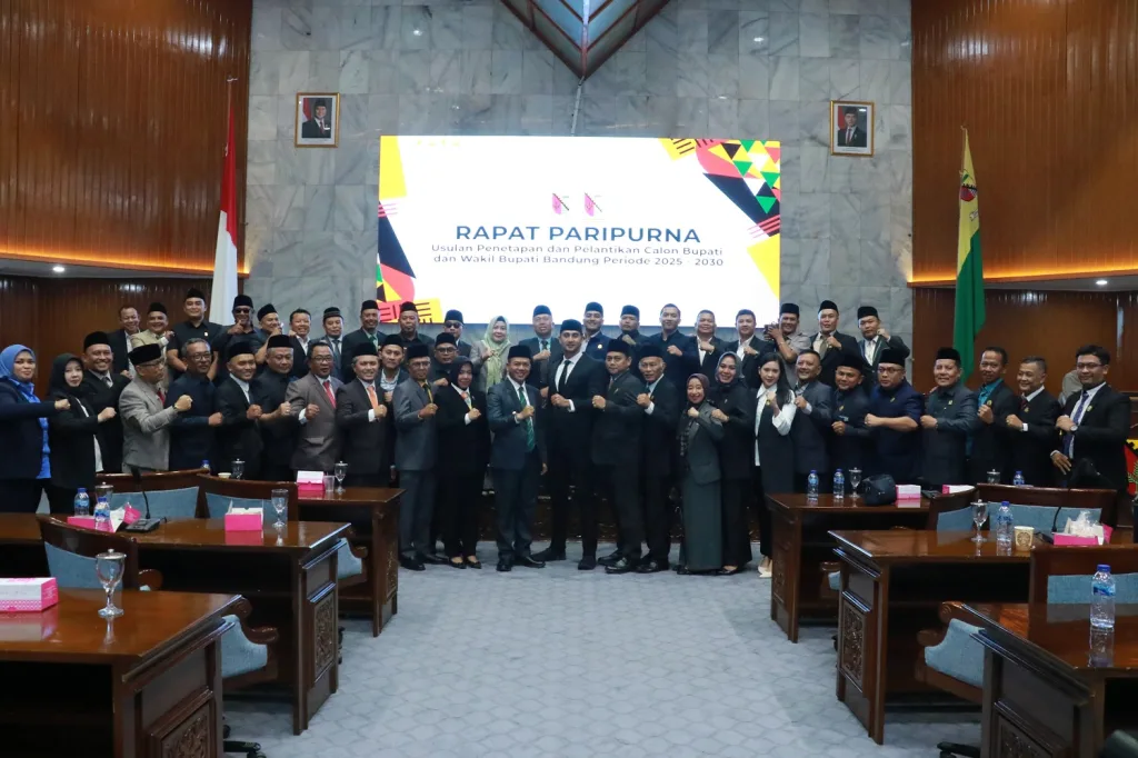 Ditetapkan Jadi Bupati/Wabup Bandung Terpilih oleh DPRD, Dadang Supriatna – Ali Syakieb Siap Ikuti Pembekalan Bersama Presiden 