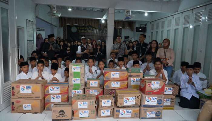 BRI RO Bandung Salurkan Bantuan “Berbagi Bahagia” untuk Warga