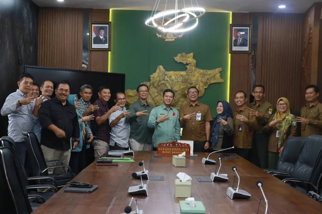 Kejar Target PAD dan Jaga Hutan, Pemkab Bandung Teken Kerjasama dengan PT Palawi Risorsis 