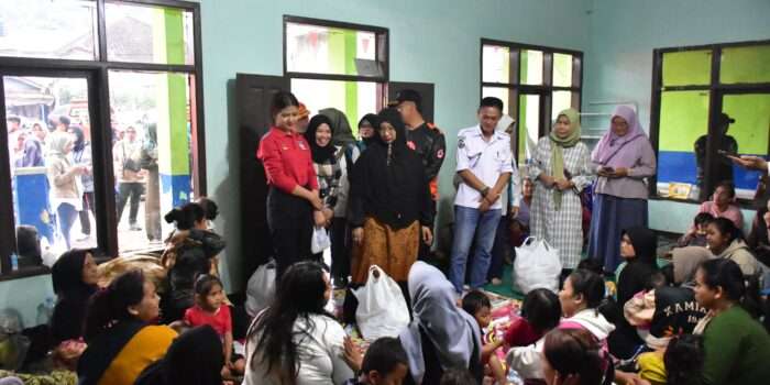 Bayi Balita Lansia dan Ibu Hamil Terdampak Longsor Nagreg Jadi Fokus Perhatian Bunda Bedas