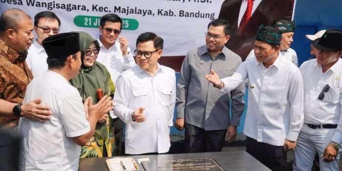 Persoalan Bank Emok Mengemuka Saat Rembuk Desa, Menko Gus Muhaimin Apresiasi Program Pinjaman Modal Bupati Bandung