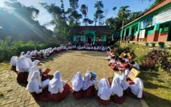 Semangat Gerakan Literasi di SDN Cisaat: Dari Sudut Baca hingga Harapan Prestasi