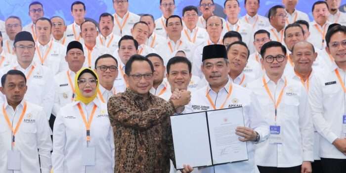 Bupati Bandung Dikukuhkan Mendagri Jadi Ketua Harian Apkasi