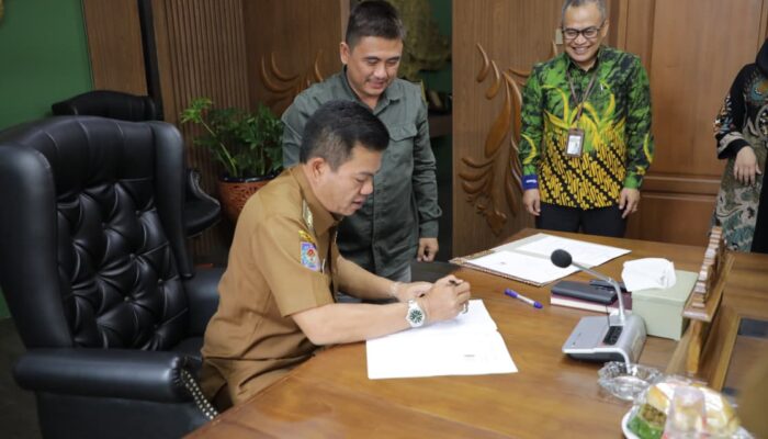 Bupati Bandung Beri Target NPL BPR Kerta Raharja Maksimal 5% di Akhir 2025