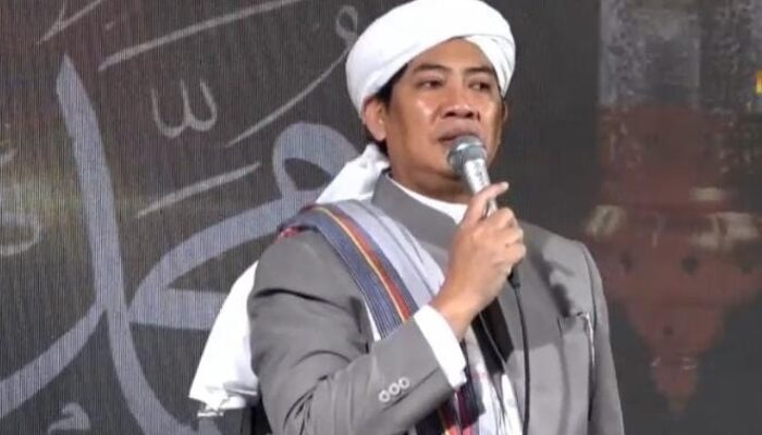 Aksi Demo Marak di Berbagai Daerah, Abuya Muhyiddin Curahkan Doa dan Air Mata untuk Ibu Pertiwi