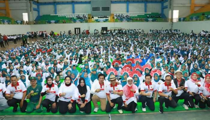 Bunda Bedas Emma Dety Bakar Motivasi Ribuan Kader PKK di Jambore