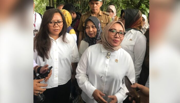 Berziarah ke Makam Korban Insiden Ibu Muda dan Kedua Anaknya, Menteri PPPA: Jadikan Kasus Ini Instropeksi Kita Bersama