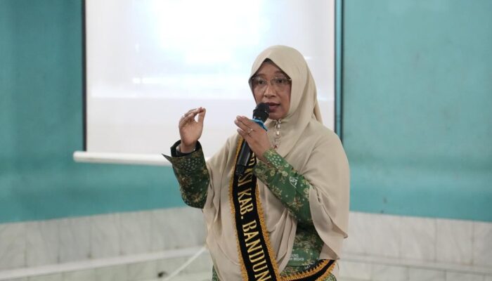 Bunda Literasi Emma Dety Ingatkan Dampak Penggunaan Gawai Berlebihan