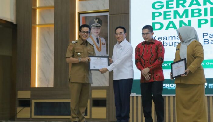 Ketum AKKOPSI Kang DS Raih Anugerah Adhi Bhakti Higiene Sanitasi dari HAKLI