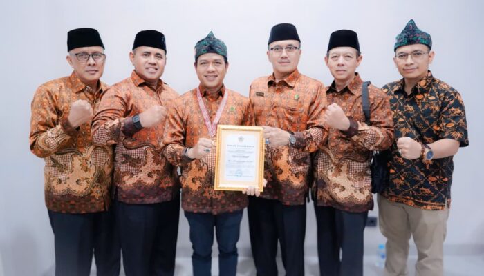 Bupati Kang DS Raih Tanda Kehormatan Wredatama Nugraha Utama dari PWRI