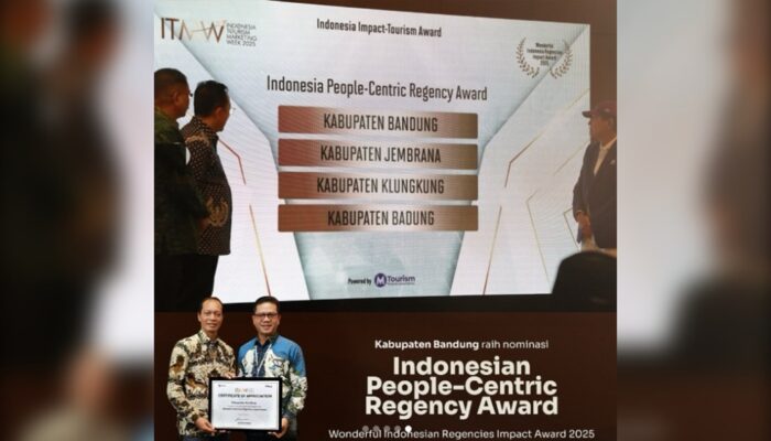 Kembangkan Pariwisata Berorientasi Masyarakat, Kang DS Raih Regencies Impact Award 2025