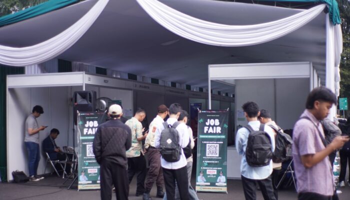 Pencari Kerja Antusias Buru Loker di Hari Kedua Job Fair Disnaker Kab Bandung