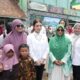 Selvi Gibran Rakabuming Bagikan Kacamata Gratis untuk Siswa SD Griya Bandung Indah