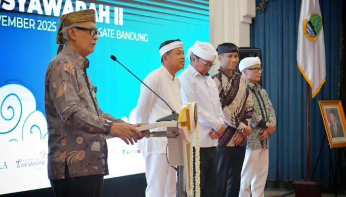 KDM Terima Manifesto dari Masyarakat Sunda untuk Perbaikan Jawa Barat