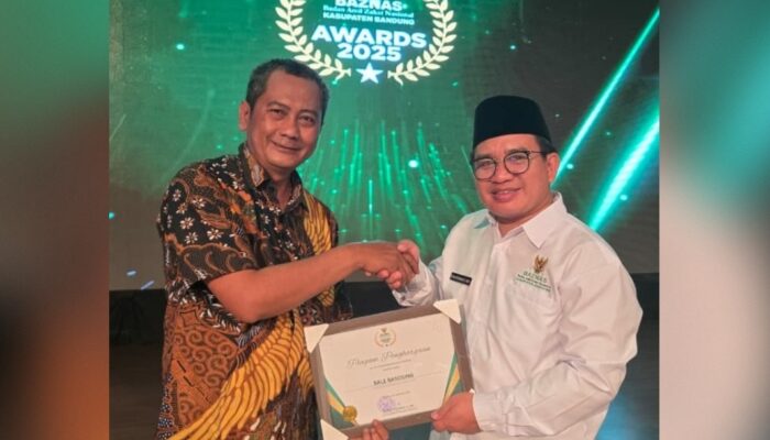 Bersanding dengan Forkopimda Kab Bandung, Balebandung.com Raih BAZNAS Awards 2025