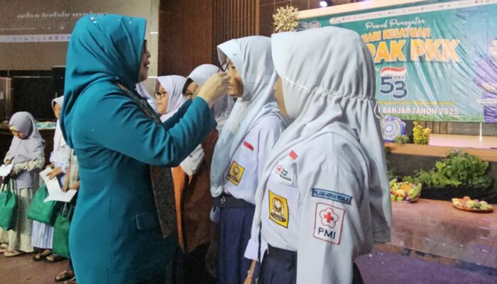 HKG PKK Jabar Bagikan 30 Ribu Kacamata Gratis