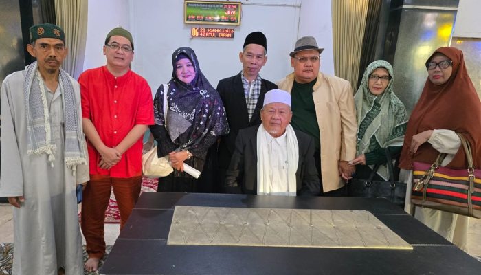 Wagub Erwan Setiawan Beri Kadeudeuh Alumni YLPI Tahajud Award 2025