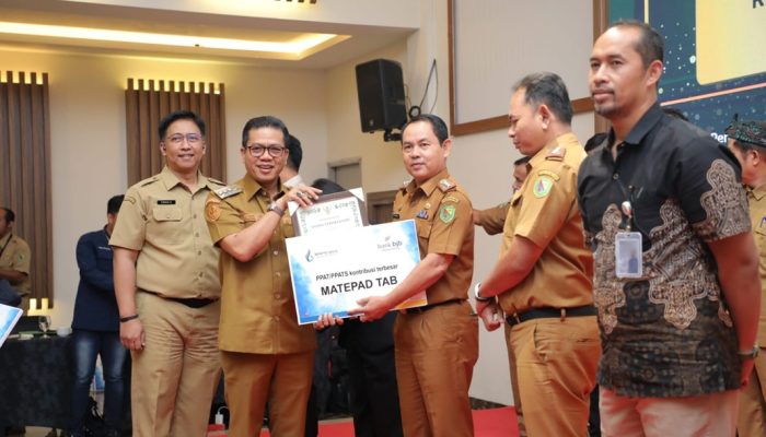 Beri Penghargaan 19 Kontributor Pajak Terbesar, Kang DS: Pajak Sangat Bermanfaat untuk Pembangunan Daerah